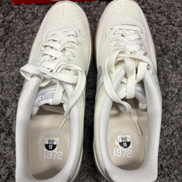 NEW Nike Court Vision Low Men's Size 10 Salt/LT Smoke Grey Style HV2530-100 - Picture 2 of 7